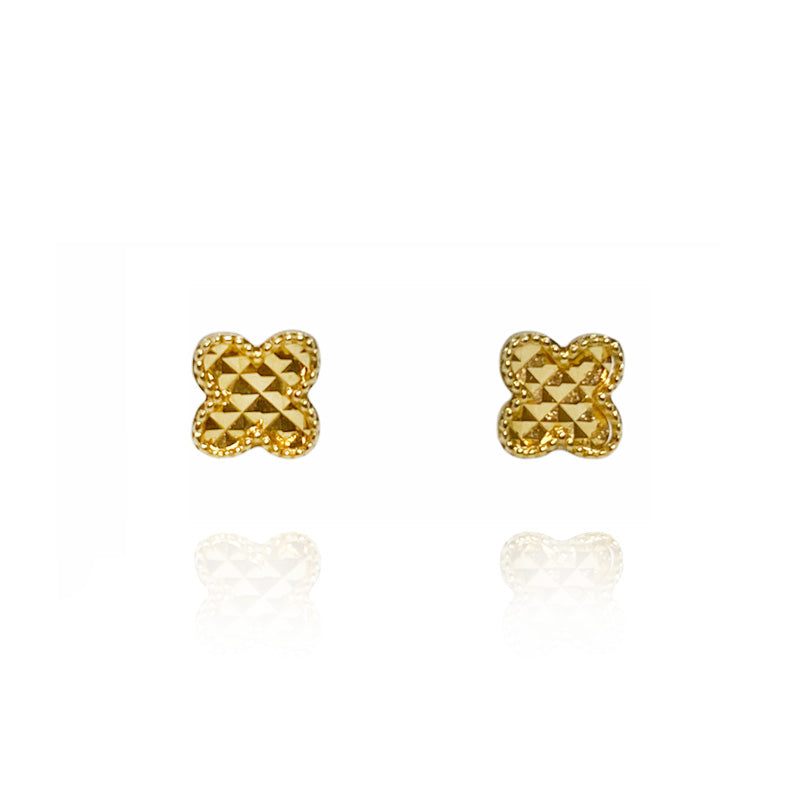 ダイヤモンドカット クローバー ピアス